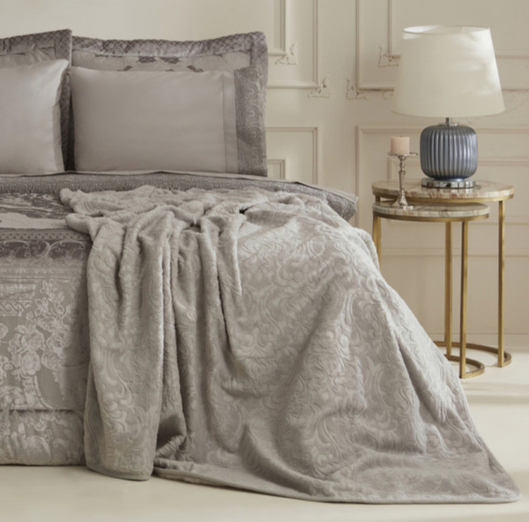 سرویس جهیزیه 8 پارچه کاراجاهوم Valeria Queen نقره ای karaca home