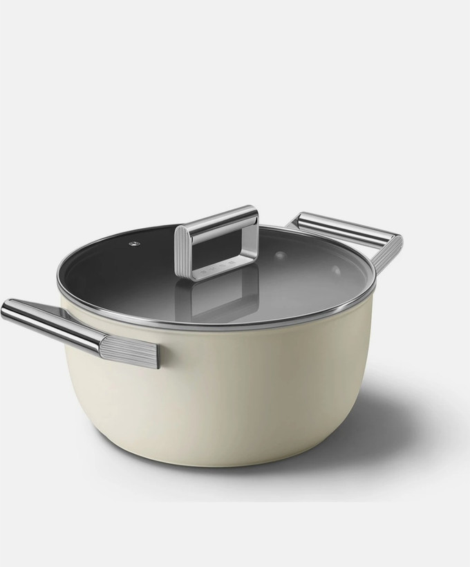 قابلمه سایز ۲۴ اسمگ ایتالیا رنگ کرم smeg